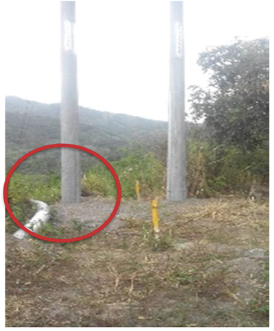 Fig. 8. Línea eléctrica y Oleoducto situados a poco más de 30 cm.