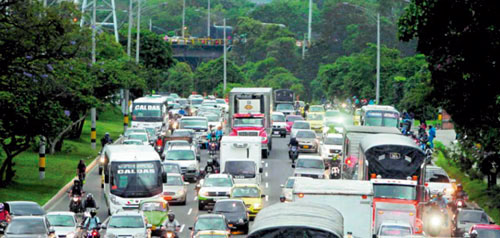El número de vehículos eléctricos en las calles no supera el 0.05 por ciento. Foto: Javier Nieto/EL TIEMPO
