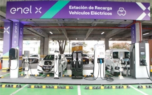 La nueva estación también tiene el mayor número de cargadores rápidos (3) en este tipo de establecimientos, siendo uno de ellos de 150 kW, el de mayor potencia del mercado.