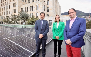 De izq. a derecha: MinEnergía Diego Mesa; Katharina Grosso, Dir. Ejecutiva FENOGE;Min Hacienda, José Manuel Restrepo.