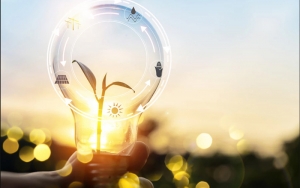 Figura. 1: Avanzar hacia un modelo de energía menos contaminante y, a la vez, más asequible es uno de los desafíos para garantizar el bienestar de todos y la sostenibilidad del planeta. Fuente: https://escandinavaelectricidad.es/blog/ods-7-energia-limpia-y-asequible/